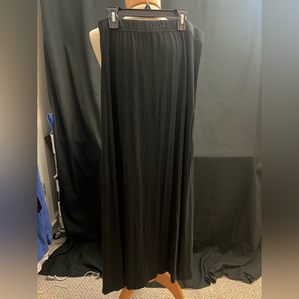 EUC - Moda international - Y2K black maxi skirt - size medium